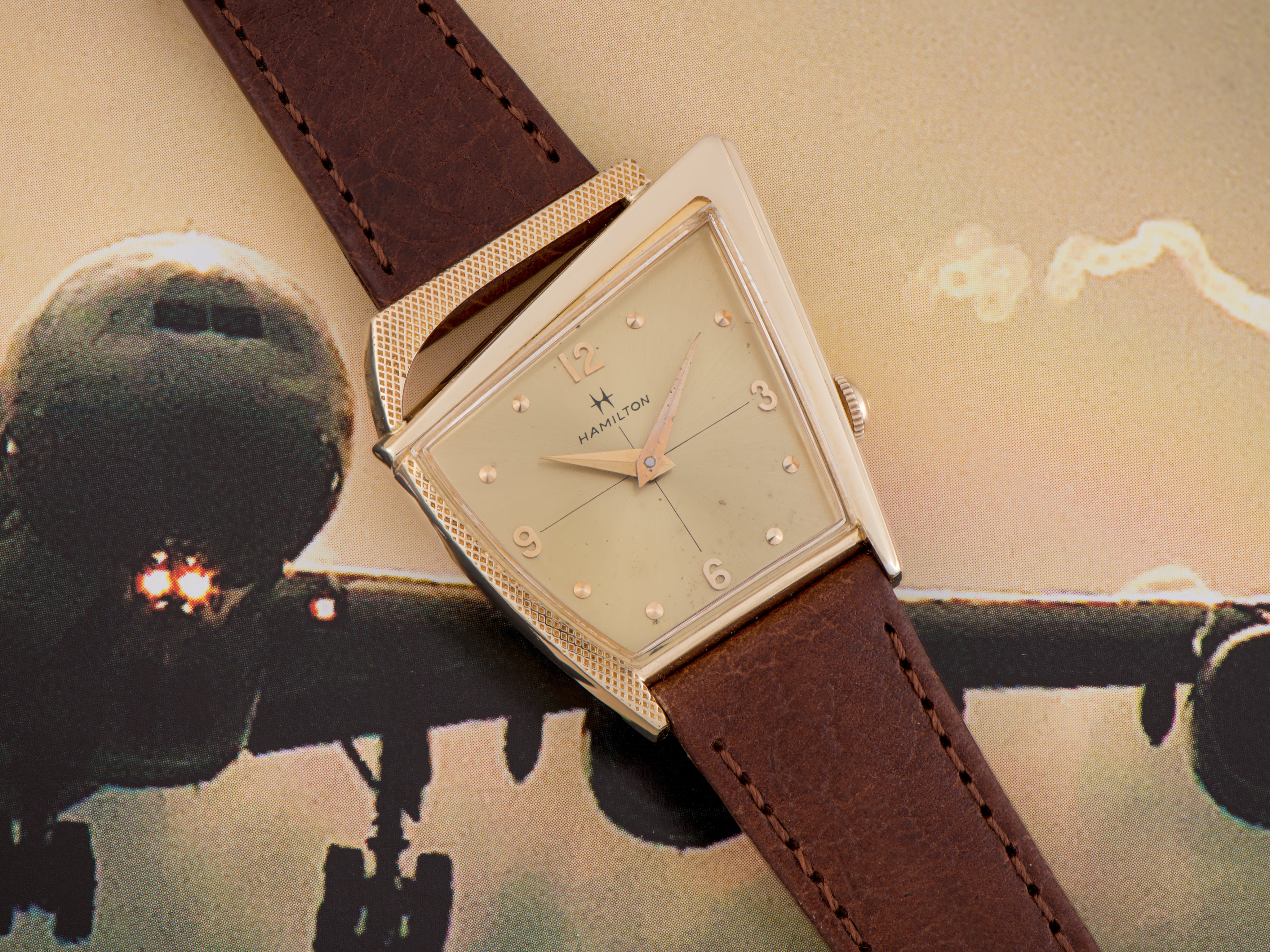 Antiqua | An unusual pink gold perpetual calendar asymmetrical wristwatch,  Circa 2006 | Vianney Halter Antiqua 粉紅金萬年曆不對稱腕錶，製作年份約 2006 | Important  Watches | 2022 | Sotheby's